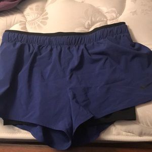 Nike running shorts L